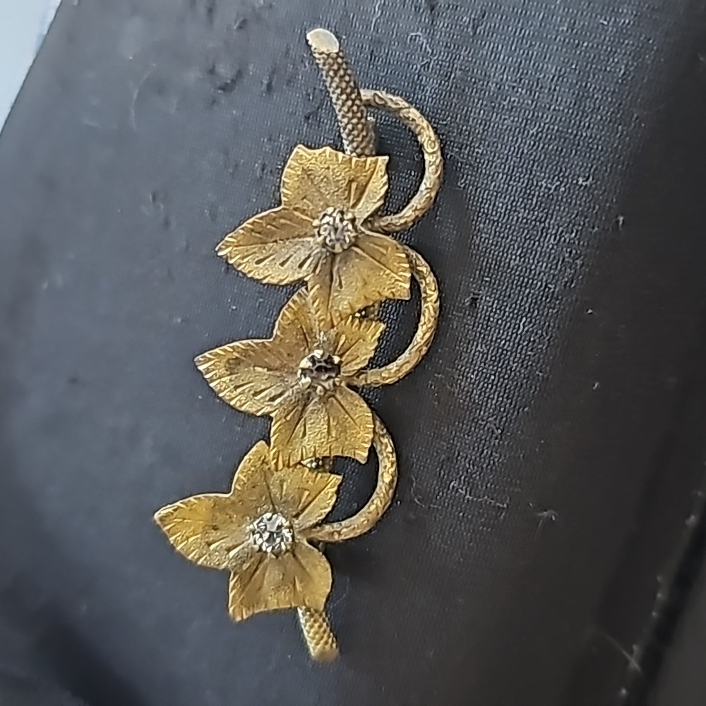 Vintage triple leaf brooch with jewels.